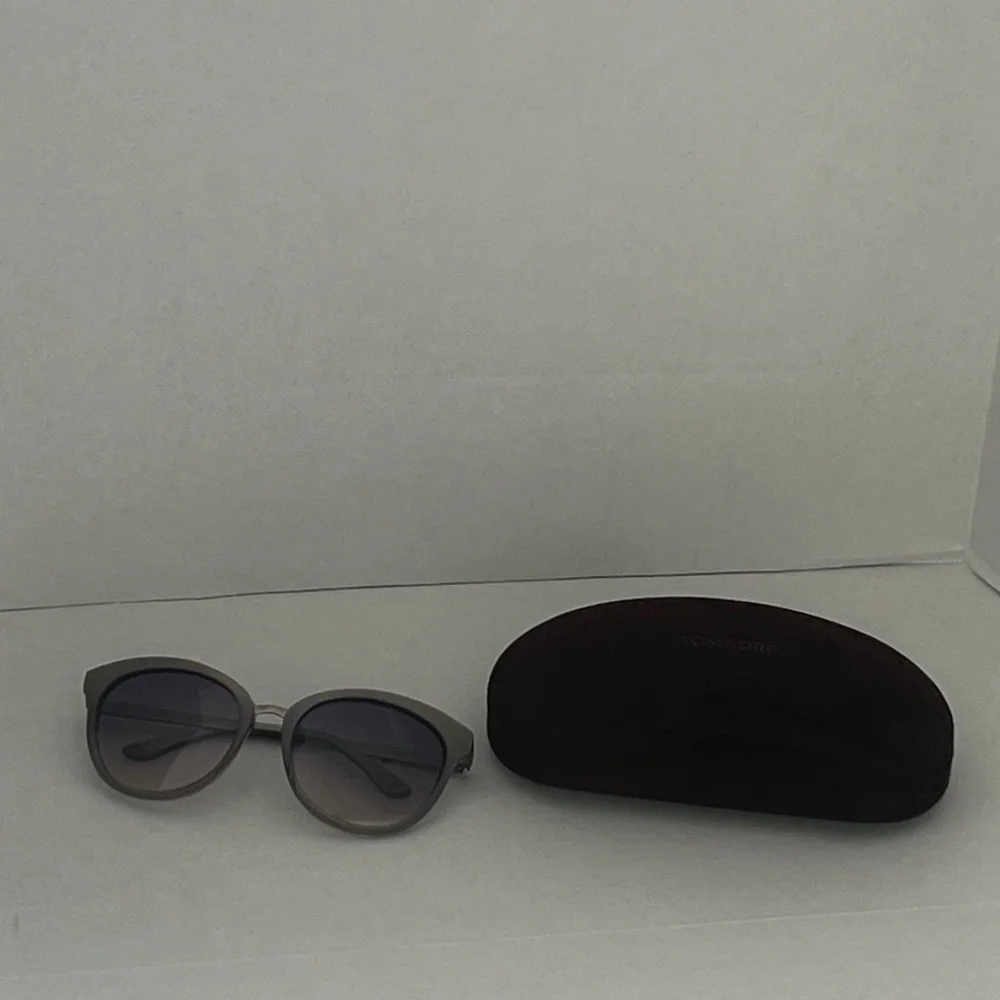 Tom Ford Emma TF 461 59B Grey Sunglasses With‎ Case.